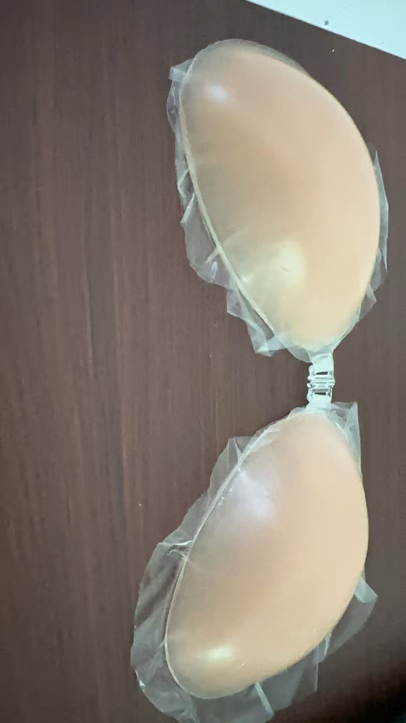 NuBra シリコンブラ 女性用 - 粘着式バックレスストラ - Strapless Bra Adhesive のレビューと価格